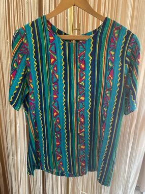 1980s vintage short-sleeve top multicolor colorful geometric pattern petite